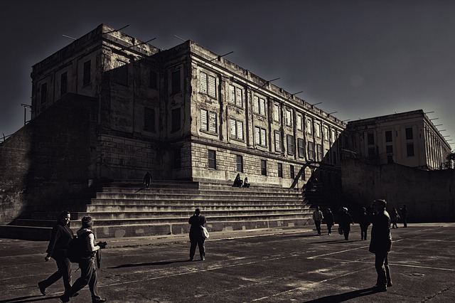 Nádvorie Alcatrazu, turisti.jpg